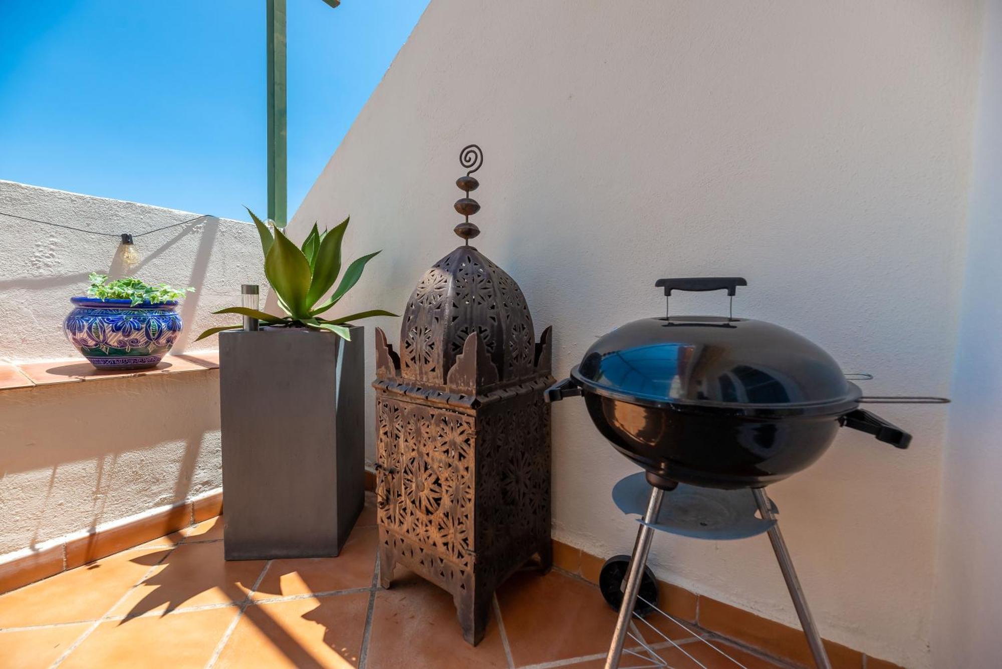 Elegant 2 Bdrm Penthouse With Bbq And Pools Apartman Marbella Kültér fotó