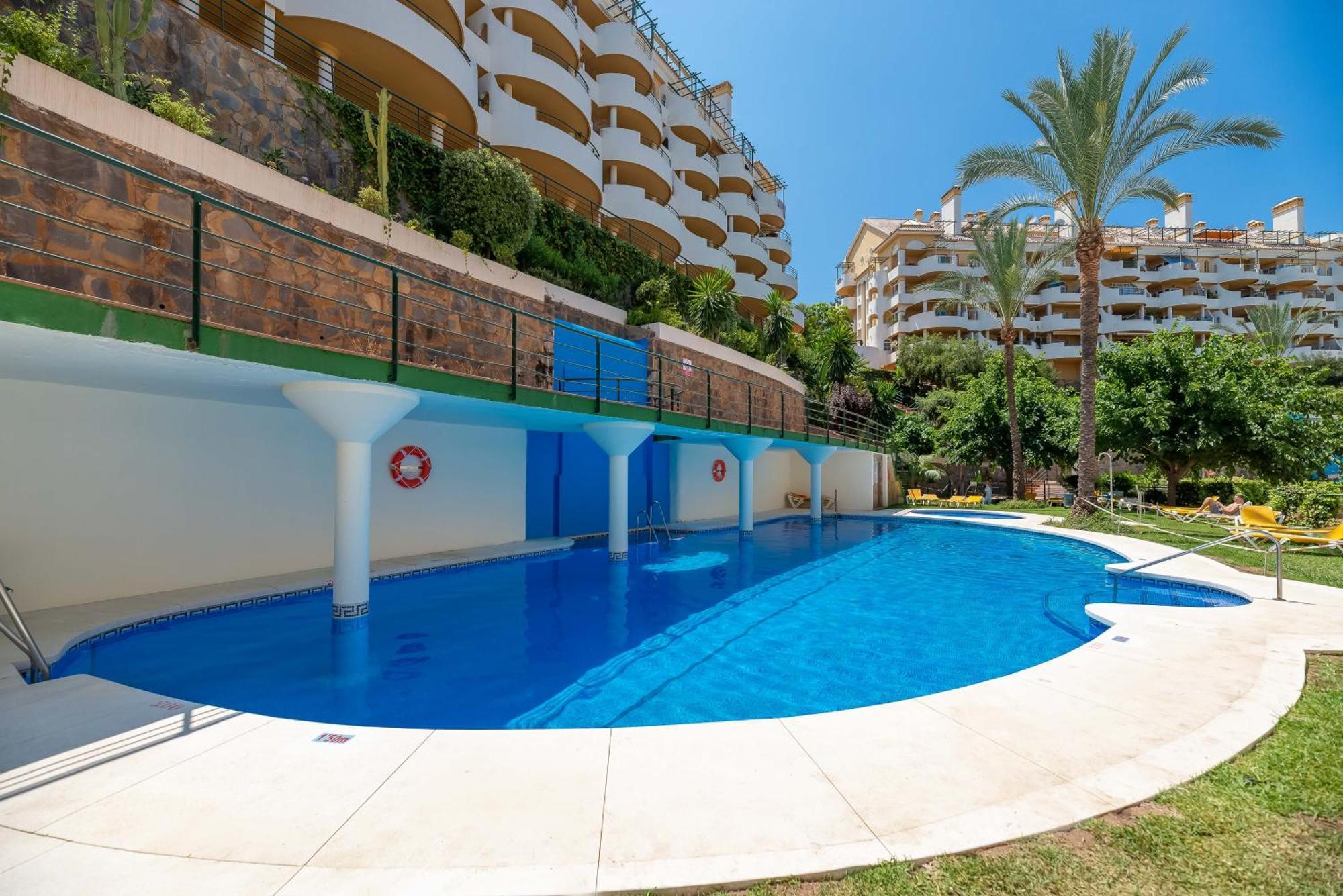 Elegant 2 Bdrm Penthouse With Bbq And Pools Apartman Marbella Kültér fotó